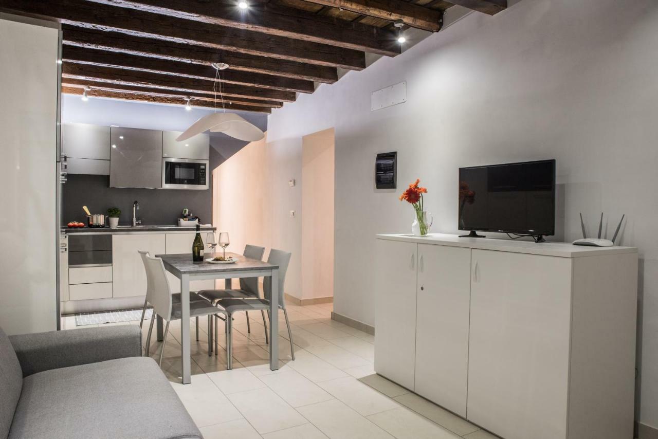 Venetian Mood Private Apartment *